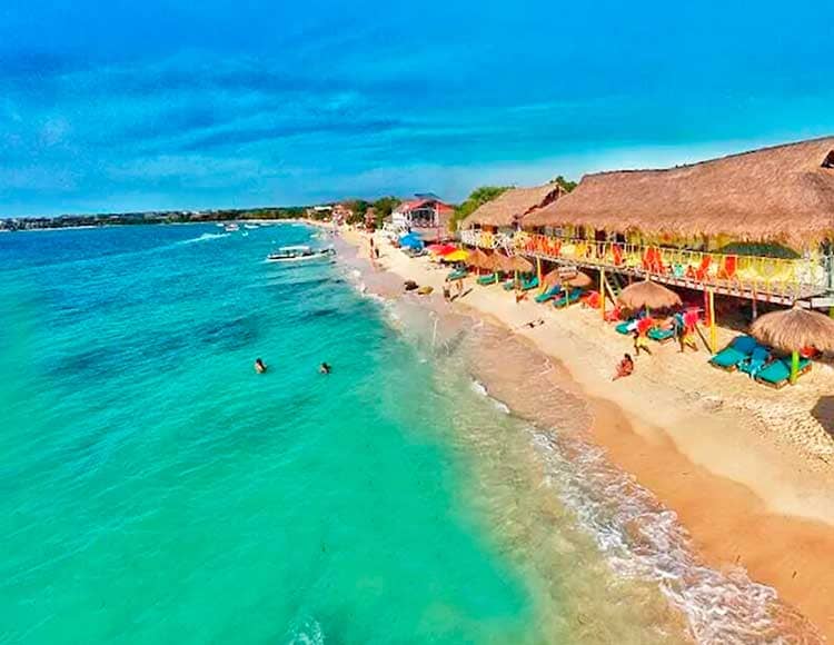 islas-tradicional-en-cartagena-lancha-lugar-de-almuerzo-en-baru